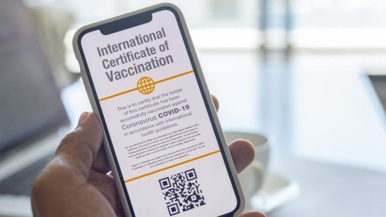 Великобритания се отказва от ваксинационните сертификати